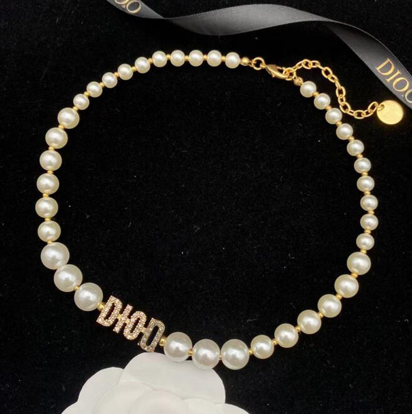 Trendy Letter Choker Statement Necklaces Earring Stud Bracelet Classic Pearl Bead Chain Designer Jewelry Set Bijoux For Lady Party Wedding Lovers Gift With Box, White
Trendy Letter Choker Statement Necklaces Earring Stud Bracelet Classic Pearl Bead Chain Designer Jewelry Set Bijoux For Lady Party Wedding Lovers Gift With Box, White
