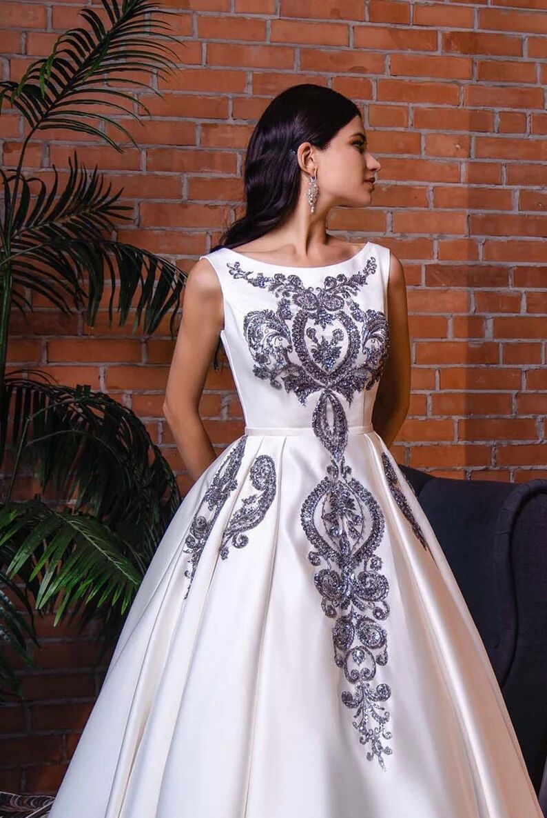 Purple Bridesmaid Dresses High Neck Sleeveless Custom Made Satin Mermaid Prom Dress Party Gowns Appliqued Sequins or Length Elegant Evening Gown