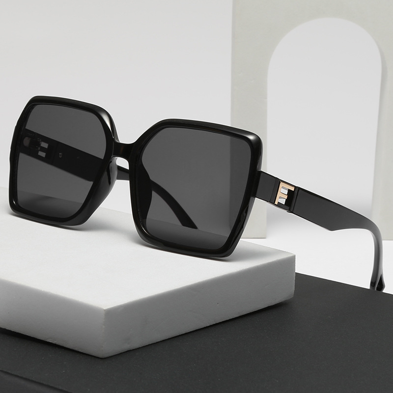 Designer Sunglasses Big Frame Polaroid Brand Spring Metal Lens UV400 Eyewear Luxury Sport Men Women Sun Glasses Female Sunglasses With Box
Designer Sunglasses Big Frame Polaroid Brand Spring Metal Lens UV400 Eyewear Luxury Sport Men Women Sun Glasses Female Sunglasses With Box