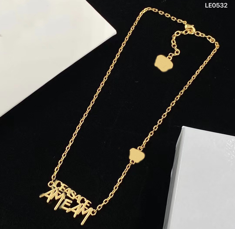 Designer Bracelet Men Pendant Gold Necklaces Designers Jewelry Luxury Necklace For Women Bracelets Sets V Chain Wedding Box 2022 22050701R, Golden
Designer Bracelet Men Pendant Gold Necklaces Designers Jewelry Luxury Necklace For Women Bracelets Sets V Chain Wedding Box 2022 22050701R, Golden
