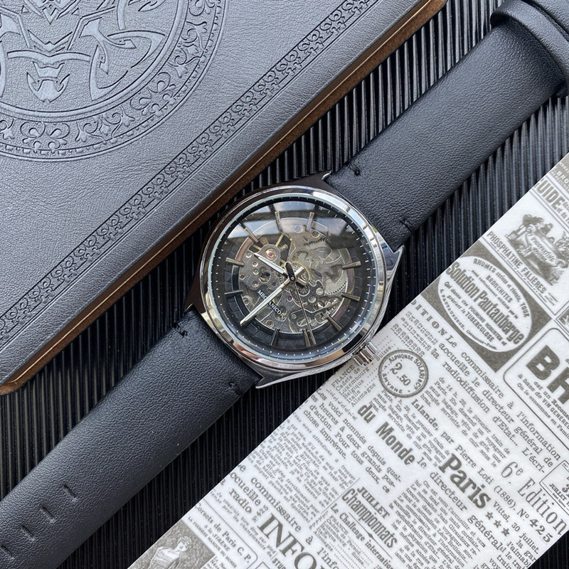 2022 New luxury mens watches Three stitches diameter automatic Mechanical watch high quality European Top brand Wristwatch leather strap Hollow-out style
2022 New luxury mens watches Three stitches diameter automatic Mechanical watch high quality European Top brand Wristwatch leather strap Hollow-out style