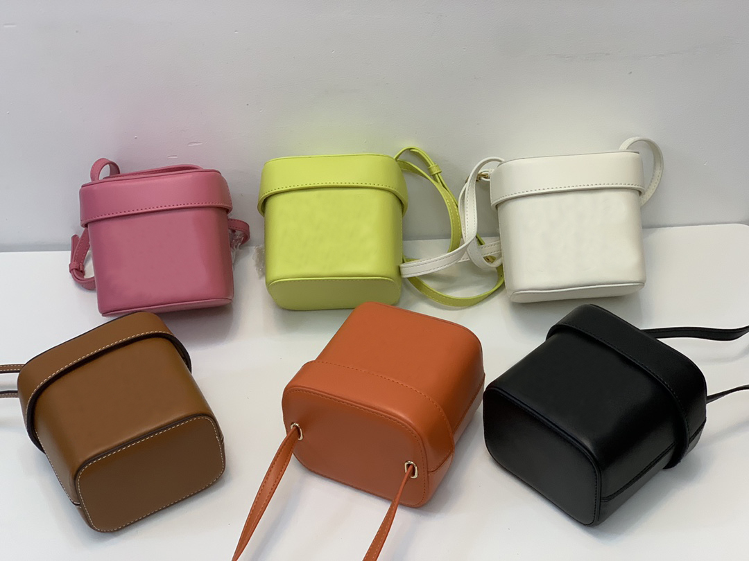 Cute Trunk Purse Deisgner Mini Crossbody Bags for Women Girls Shoulder Bag Calfskin Leather Clutch Handbags Cosmetic Make Up Organizer Box Travel Case 12*12*9cm, Pink
Cute Trunk Purse Deisgner Mini Crossbody Bags for Women Girls Shoulder Bag Calfskin Leather Clutch Handbags Cosmetic Make Up Organizer Box Travel Case 12*12*9cm, Pink
