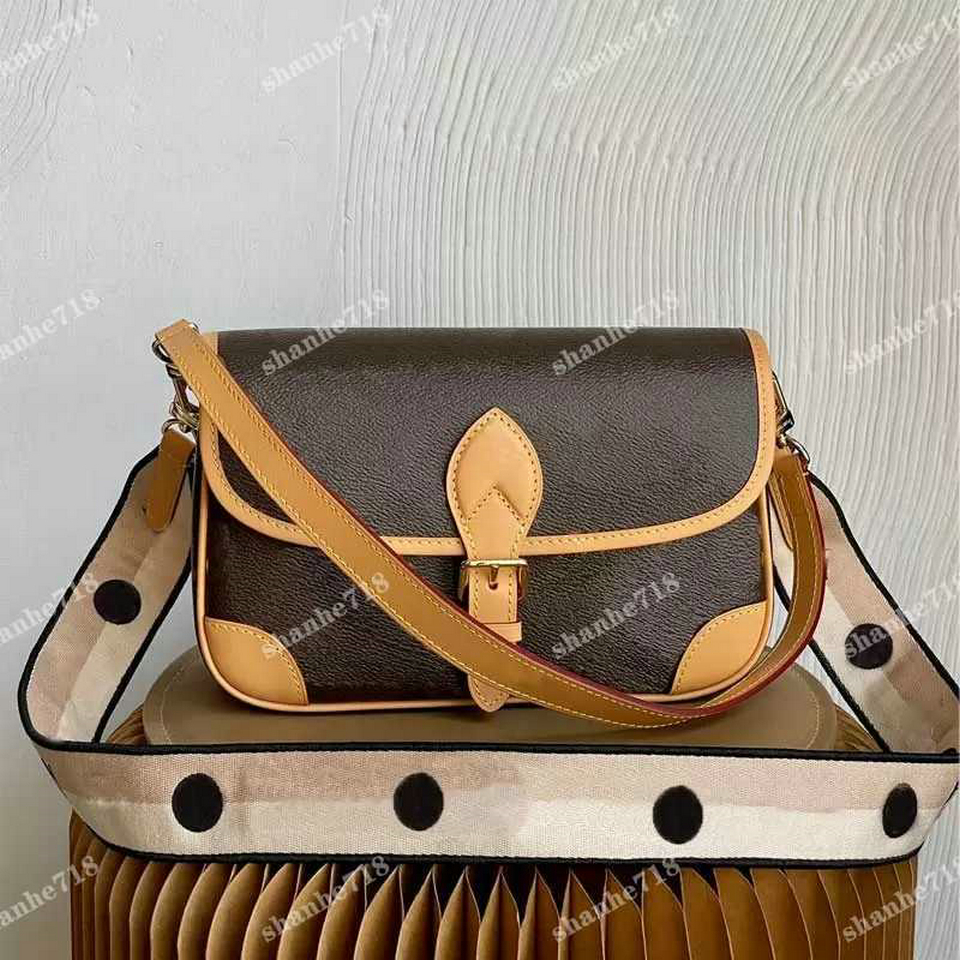 Real Leather Vintage Diane Women Shoulder Crossbody Bags Clutchs Designer Luxury Handbags Baguette Messenger Bag Odeon Totes Lady Purses, Add box
Real Leather Vintage Diane Women Shoulder Crossbody Bags Clutchs Designer Luxury Handbags Baguette Messenger Bag Odeon Totes Lady Purses, Add box
