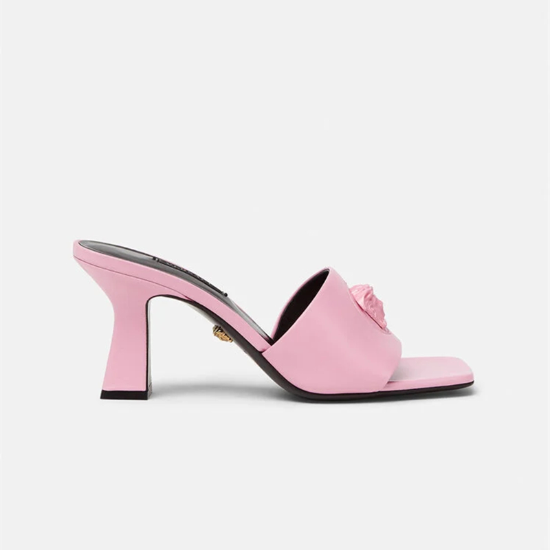 Explosion Women's MEDUSA MID-HEEL MULES Sandals Leather Pink mid-block heel leather Slippers Square Toe Beach Designer Luxury Counter with box
Explosion Women's MEDUSA MID-HEEL MULES Sandals Leather Pink mid-block heel leather Slippers Square Toe Beach Designer Luxury Counter with box