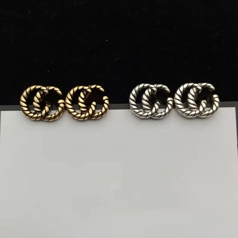 High quality Fashion letters earrings aretes designer for women party wedding lovers gift jewelry engagement with box
High quality Fashion letters earrings aretes designer for women party wedding lovers gift jewelry engagement with box