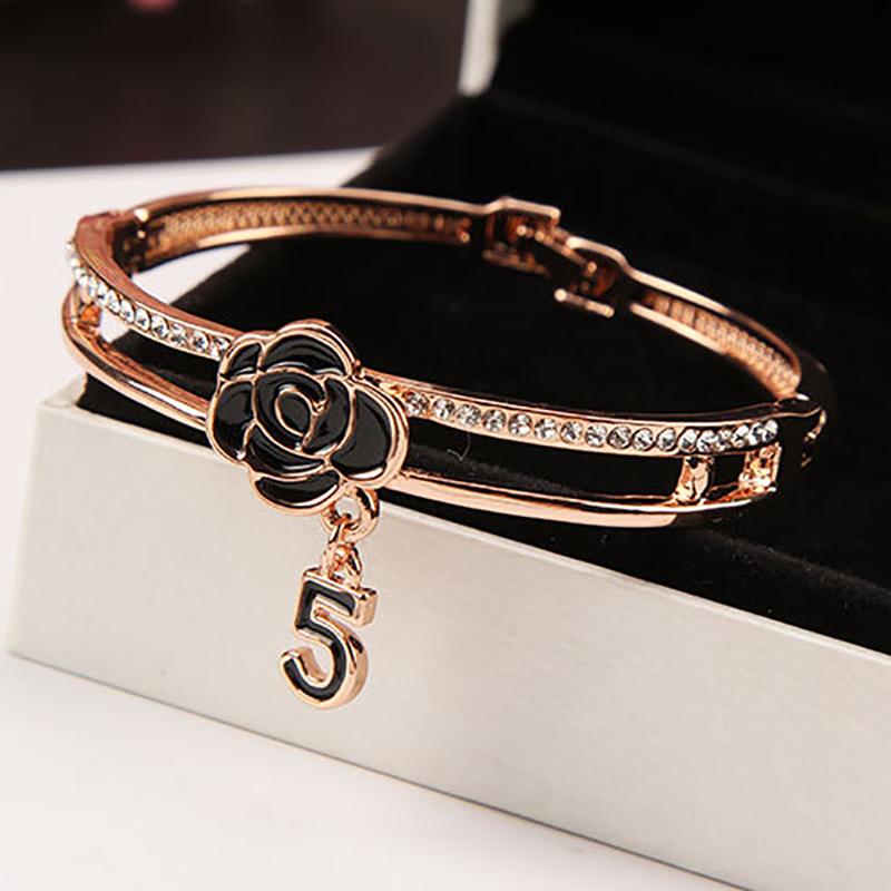Bangle Fashion Enamel Camellia Bangles For Women Crystal Letter 5 Bracelet Wedding Jewelry Pulseira Z093BangleBangleBangle
Bangle Fashion Enamel Camellia Bangles For Women Crystal Letter 5 Bracelet Wedding Jewelry Pulseira Z093BangleBangleBangle