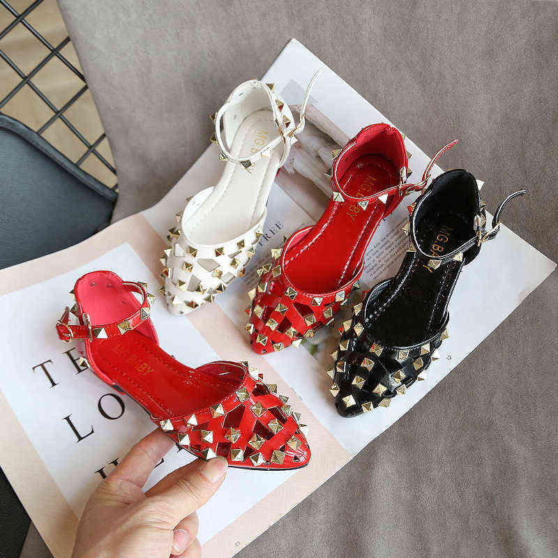 2022 Summer Girls Sandals Fashion Princess Kids Beach Shoes Rivets Breathable Cut-outs Classic Children's Flat Sandals 21-35 Hot G220418, White
2022 Summer Girls Sandals Fashion Princess Kids Beach Shoes Rivets Breathable Cut-outs Classic Children's Flat Sandals 21-35 Hot G220418, White