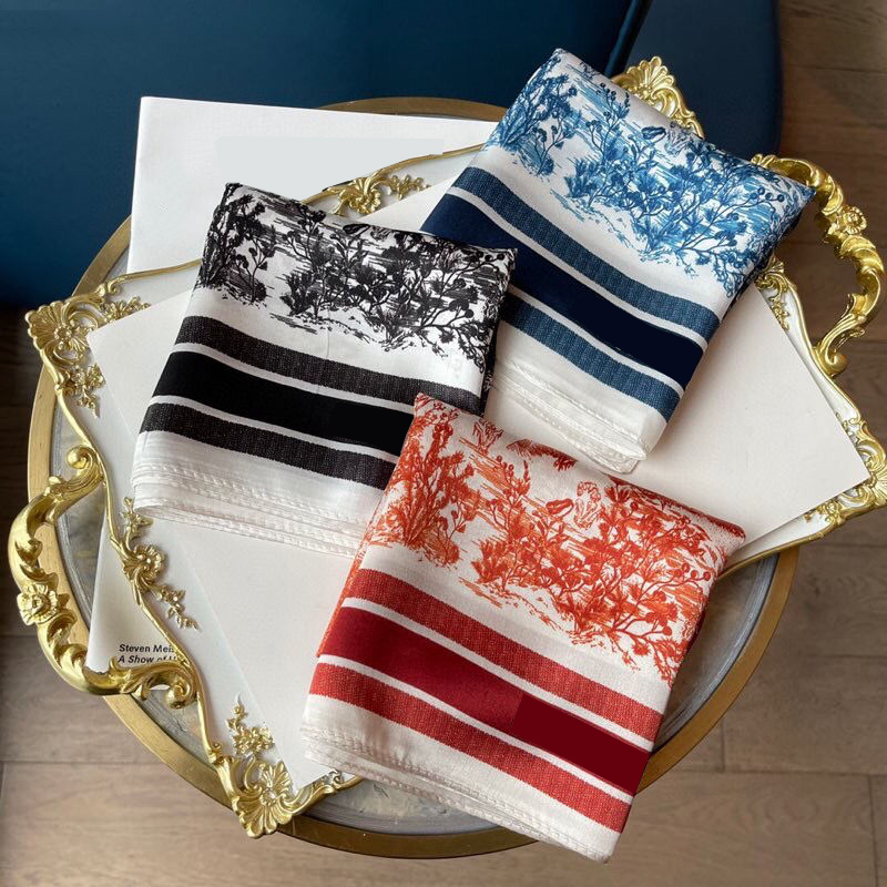 Luxurys Scarf Thermal shawl Landscape painting silk scarffor office use Designers Double-sided Thickened Versatile Headband Elegant scarfs for women
Luxurys Scarf Thermal shawl Landscape painting silk scarffor office use Designers Double-sided Thickened Versatile Headband Elegant scarfs for women