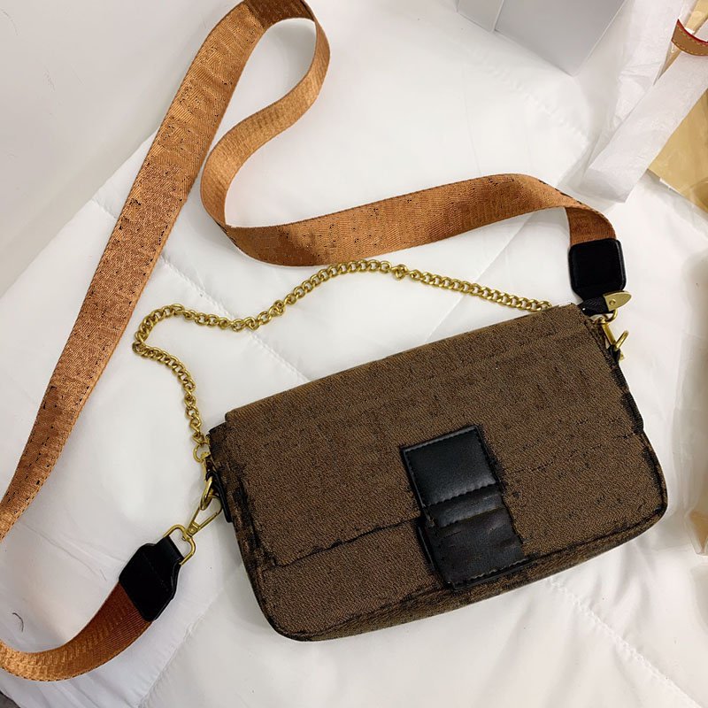 2022 Envelope Messenger Bag Luxury Designer Women Fashion Embroidered Letters Wallet Shoulder Bag Cosmetics Mobile Phone Daily Backpack No Box XB10126, Make up postage no bag
2022 Envelope Messenger Bag Luxury Designer Women Fashion Embroidered Letters Wallet Shoulder Bag Cosmetics Mobile Phone Daily Backpack No Box XB10126, Make up postage no bag