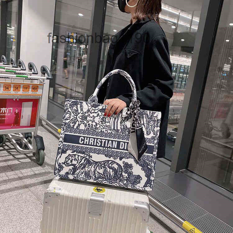 2022 Handbags Classic designer bag DI0'ss Net Red Canvas Shopping Bags Female 2022 Korean Ins One Shoulder Portable Versatile Large Capacity Tote BFKQPHZ, Brown
2022 Handbags Classic designer bag DI0'ss Net Red Canvas Shopping Bags Female 2022 Korean Ins One Shoulder Portable Versatile Large Capacity Tote BFKQPHZ, Brown