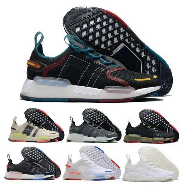 2022 Nmds R1 V3 Mens Women Designer Trainers Running Shoes OG White Iridescen Utility Green Triple Black Top Quality Men Fashion Sneakers Size 5.5 - 12
2022 Nmds R1 V3 Mens Women Designer Trainers Running Shoes OG White Iridescen Utility Green Triple Black Top Quality Men Fashion Sneakers Size 5.5 - 12