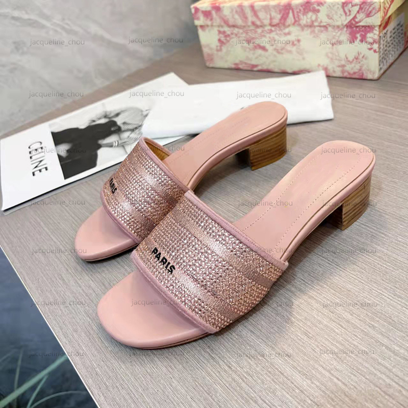 Designer Slippers Woman Fashion Pink Thick Heels Genuine Leather Slide Sandal Luxury Rhinestone Womens Summer Beach Sliders With Box, 4#
Designer Slippers Woman Fashion Pink Thick Heels Genuine Leather Slide Sandal Luxury Rhinestone Womens Summer Beach Sliders With Box, 4#