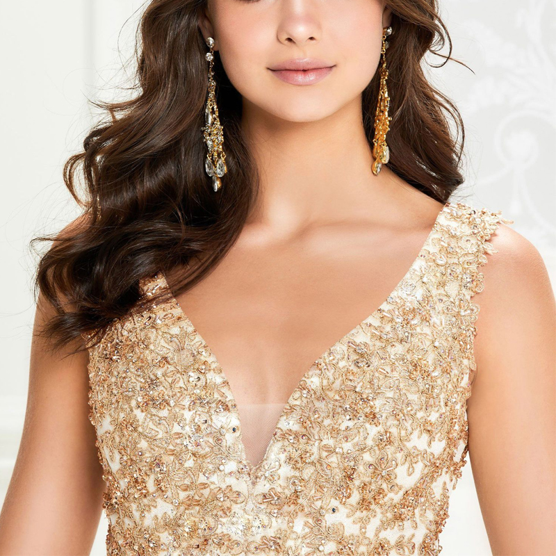 Satin Beade Quinceanera Dresses Lace Appliques Pleat Sweet 15 Gowns V Neck Beading Back Teen Girls Pageant Dress