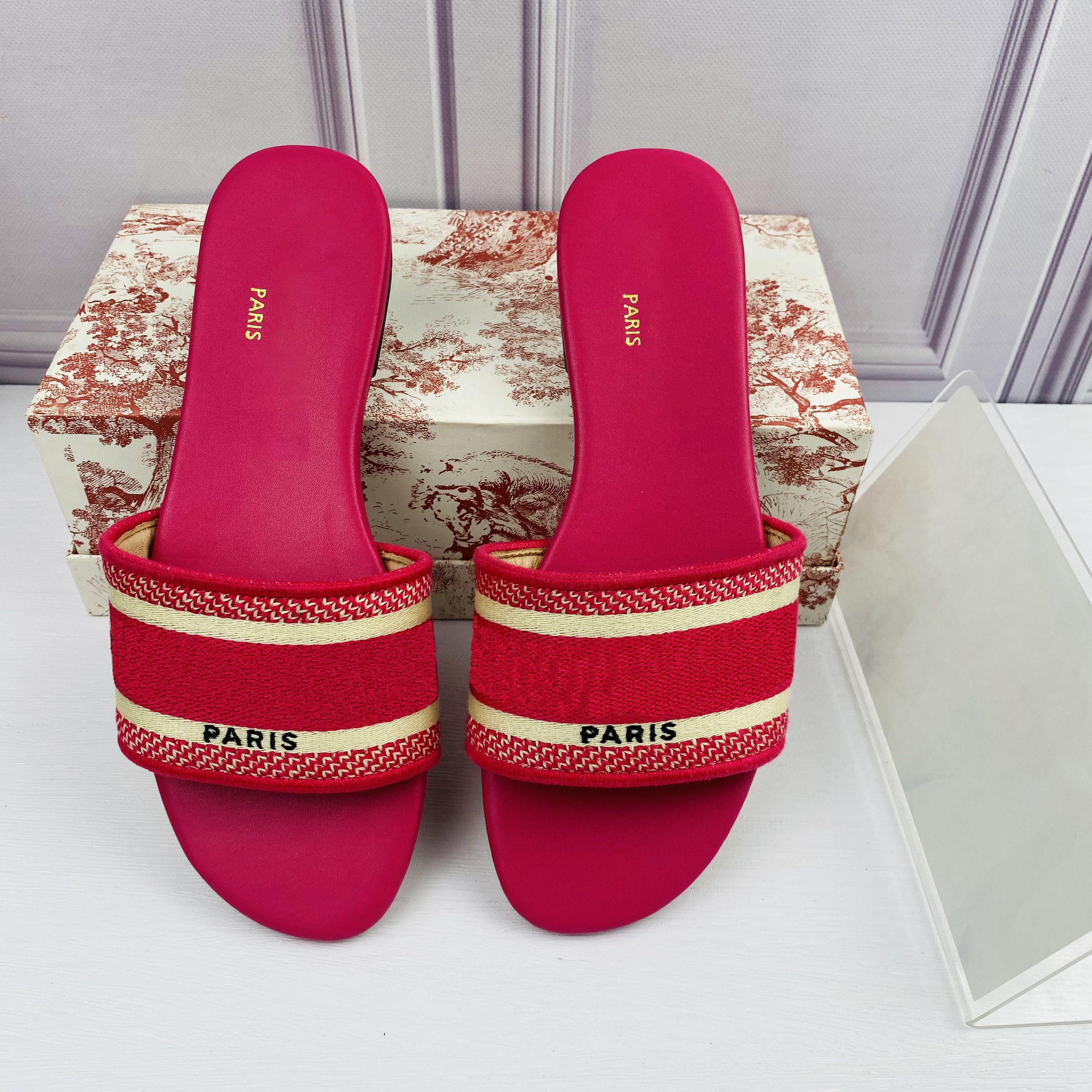 2022 Designer Paris Women Sandals Summer Flat Slippers Embroidered Beach Shoes Flip-Flops Home Shoes Dust Bags 35-42 With Box, 38
2022 Designer Paris Women Sandals Summer Flat Slippers Embroidered Beach Shoes Flip-Flops Home Shoes Dust Bags 35-42 With Box, 38