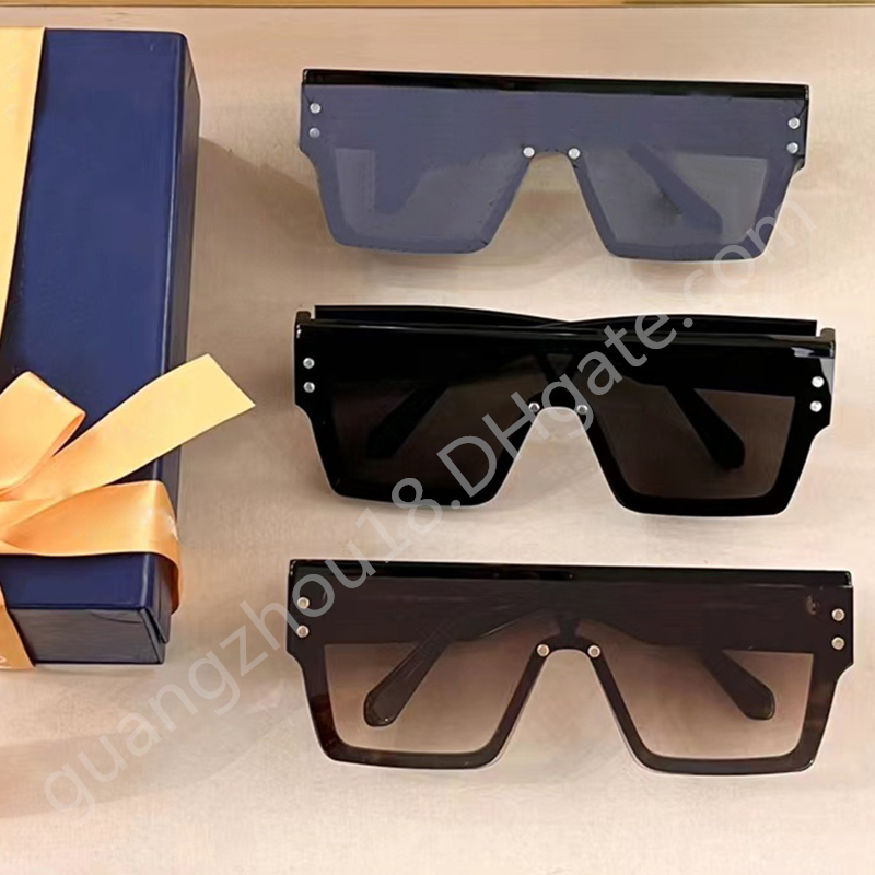 Fashion Square Full Frame Sunglasses with Chain for Men Women Summer Sun Glasses with Gift Box
Fashion Square Full Frame Sunglasses with Chain for Men Women Summer Sun Glasses with Gift Box