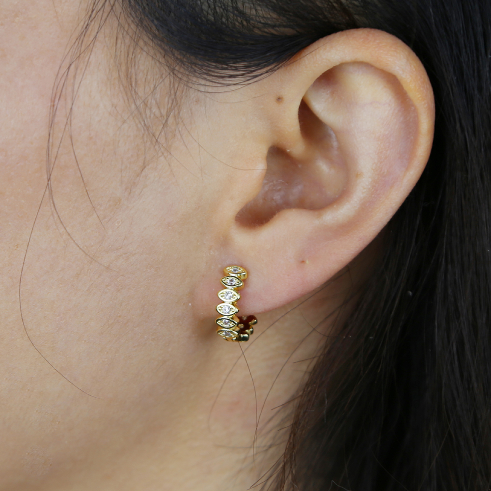 White Rainbow Cubic Zircon Stones Paved Huggie Hoop Earring with Gold Plated Round Stud Earring for Women Lady Party Jewelry Wholesale