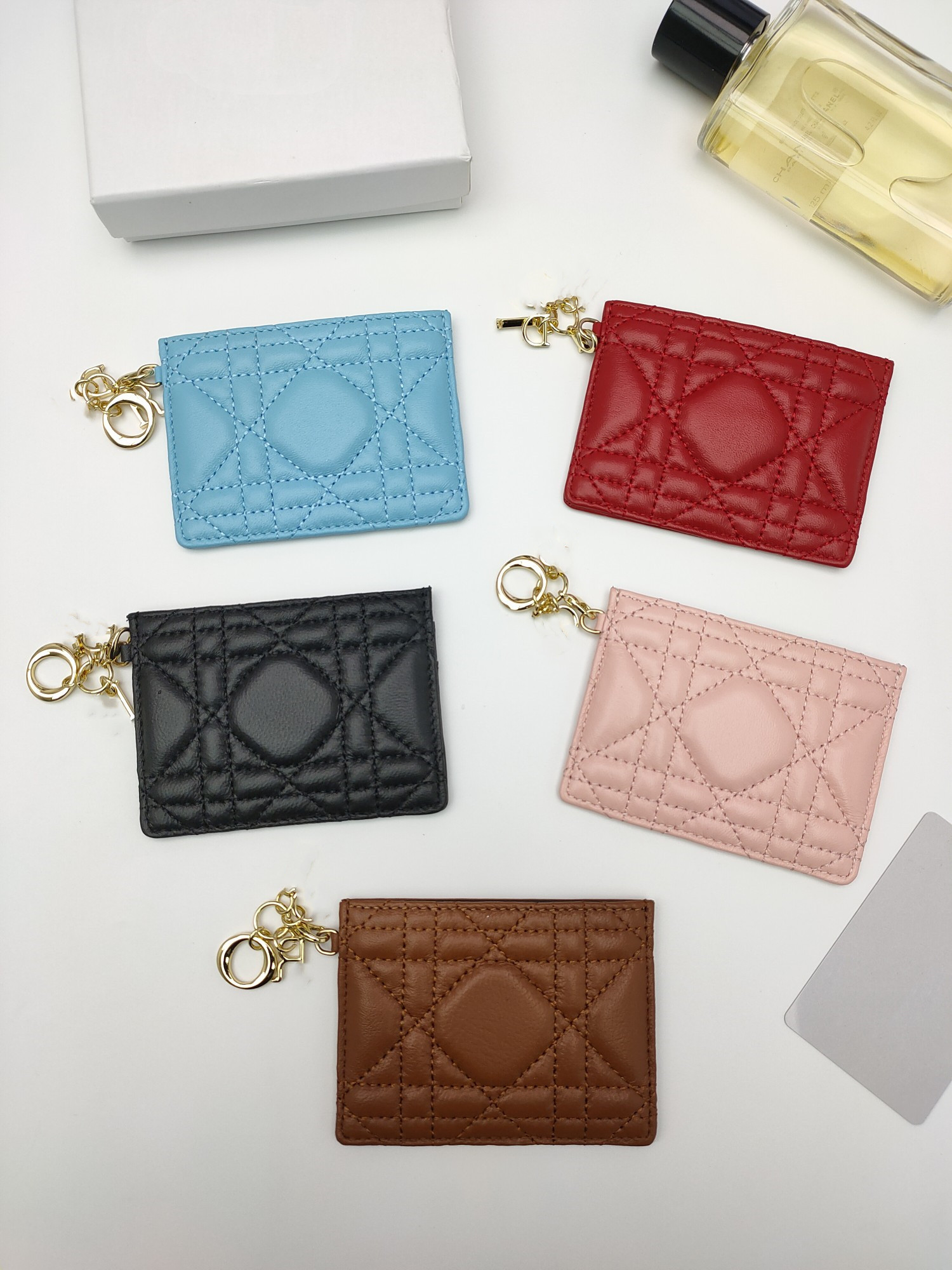 Card Holders Credit Wallet Leather Passport Cover Business Mini Travel Women Purse Case Sheepskin sleeve with check stitching and pale gold metal hardware, D 4
Card Holders Credit Wallet Leather Passport Cover Business Mini Travel Women Purse Case Sheepskin sleeve with check stitching and pale gold metal hardware, D 4