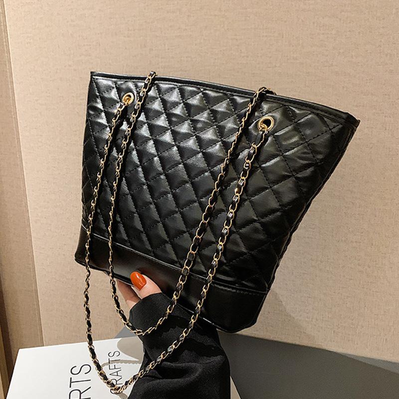 Evening Bags Solid Color PU Leather Chain Totes Shoulder For Women 2022 Women's Designer Zipper Handbag Female Travel Simple Armpit BagE, Black 
Evening Bags Solid Color PU Leather Chain Totes Shoulder For Women 2022 Women's Designer Zipper Handbag Female Travel Simple Armpit BagE, Black