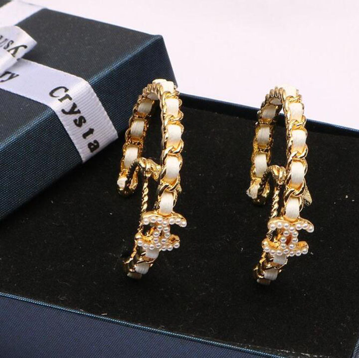#181-200 18K Gold Plated Copper Letter Stud Hoop Luxury Brand Designers Exaggerate Women Tassel Crystal Rhinestone Pearl Alloy Earring Wedding Party Jewerlry
#181-200 18K Gold Plated Copper Letter Stud Hoop Luxury Brand Designers Exaggerate Women Tassel Crystal Rhinestone Pearl Alloy Earring Wedding Party Jewerlry
