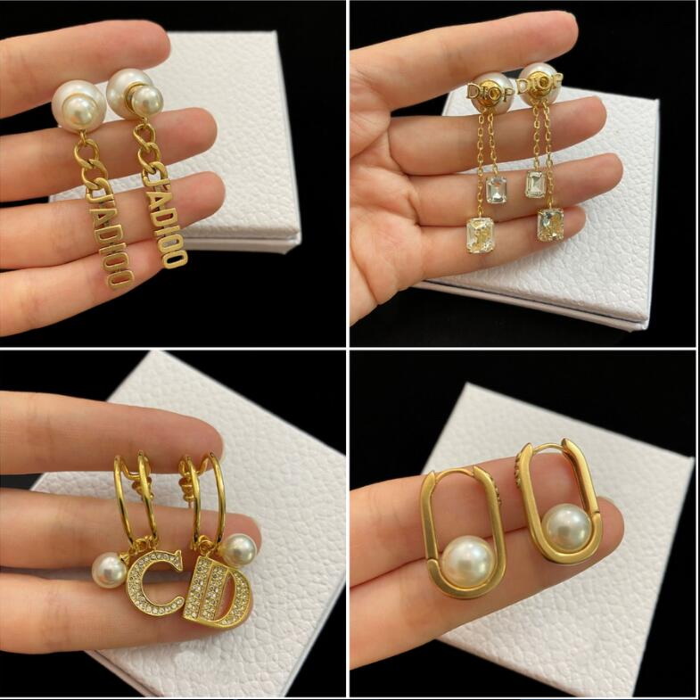 Luxury Dangle tassel Pearl Ear studs Celebrity female D Letters TRIBALES Vintage Brass 18K gold plated Star High-Quality women chain Earrings E03f
Luxury Dangle tassel Pearl Ear studs Celebrity female D Letters TRIBALES Vintage Brass 18K gold plated Star High-Quality women chain Earrings E03f