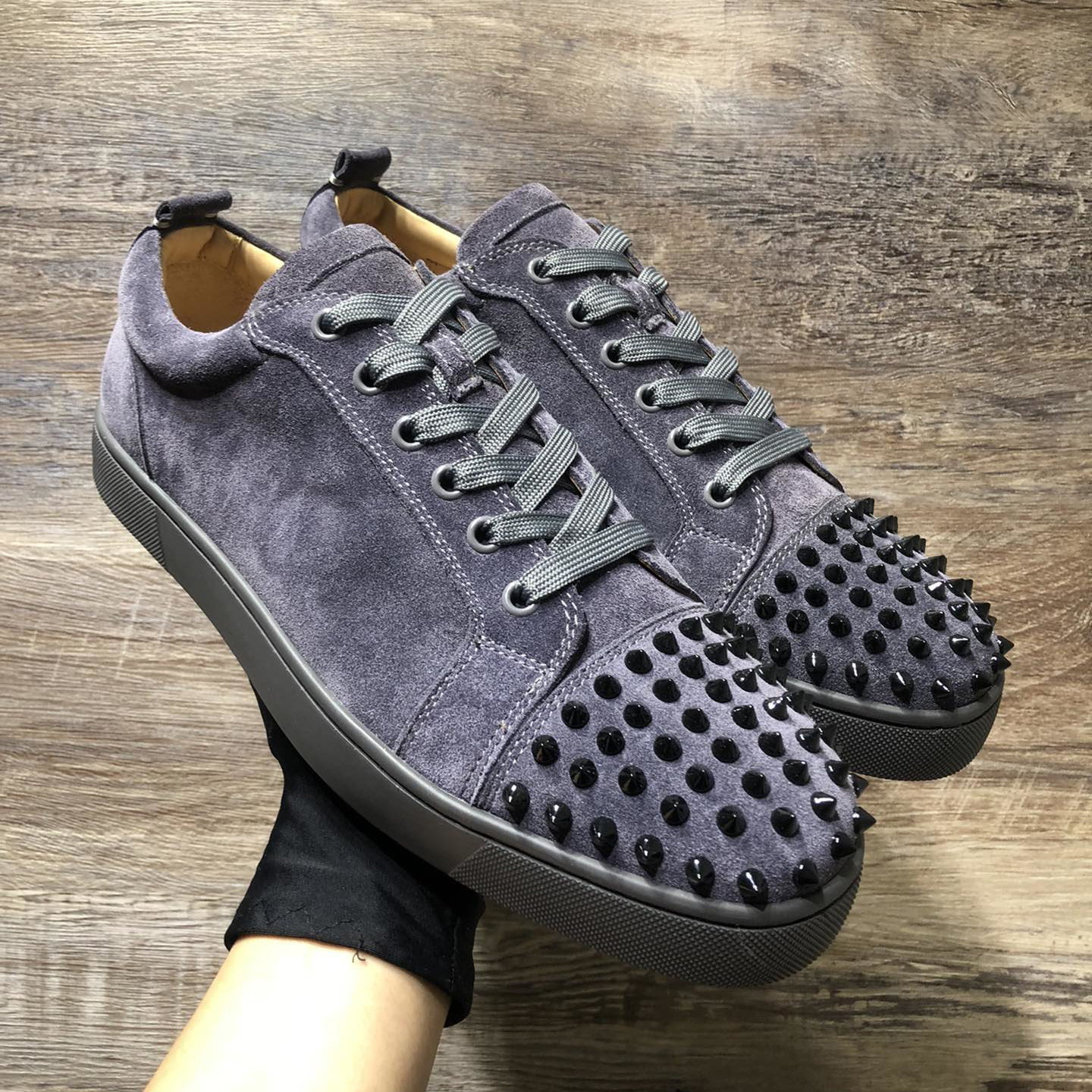 Men and woen's shoes top quality luxury designer brand rivet a foot pedal casual shoes cowhide Soft comfortable with box dust bag, As picture 2
Men and woen's shoes top quality luxury designer brand rivet a foot pedal casual shoes cowhide Soft comfortable with box dust bag, As picture 2
