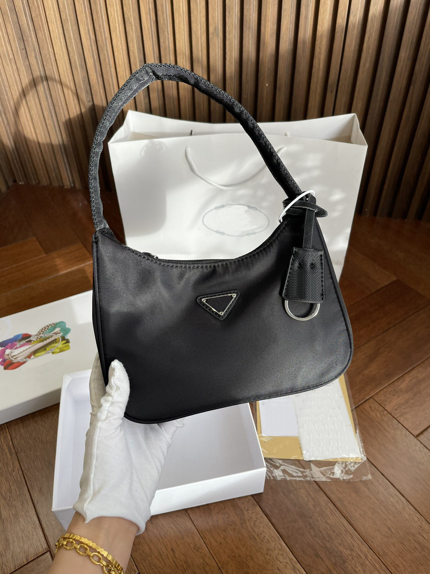 Top quality 10 color Nylon Bags Women's Designer Hobo Shoulder Bag Re-edition 2005 Tote For Women Shoulders Crossbody Handbag, Box
Top quality 10 color Nylon Bags Women's Designer Hobo Shoulder Bag Re-edition 2005 Tote For Women Shoulders Crossbody Handbag, Box