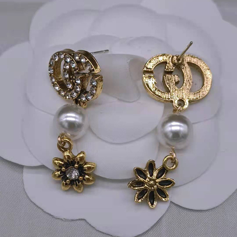 Simple 18K Gold Plated 925 Silver Luxury Letters Stud Brand Designers Geometric Famous Women Crystal Rhinestone Pearl Earring Wedding Party Jewelry 41-60Style
Simple 18K Gold Plated 925 Silver Luxury Letters Stud Brand Designers Geometric Famous Women Crystal Rhinestone Pearl Earring Wedding Party Jewelry 41-60Style