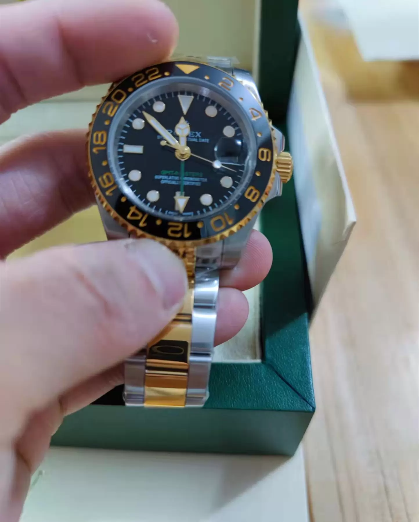 With original box High Quality Wristwatches Ceramic Bezel Black Dial Gold GMT 116718 Asia 2813 Movement Automatic Mens Men's Watch Watches 2558, Style 1 original box + watch
With original box High Quality Wristwatches Ceramic Bezel Black Dial Gold GMT 116718 Asia 2813 Movement Automatic Mens Men's Watch Watches 2558, Style 1 original box + watch