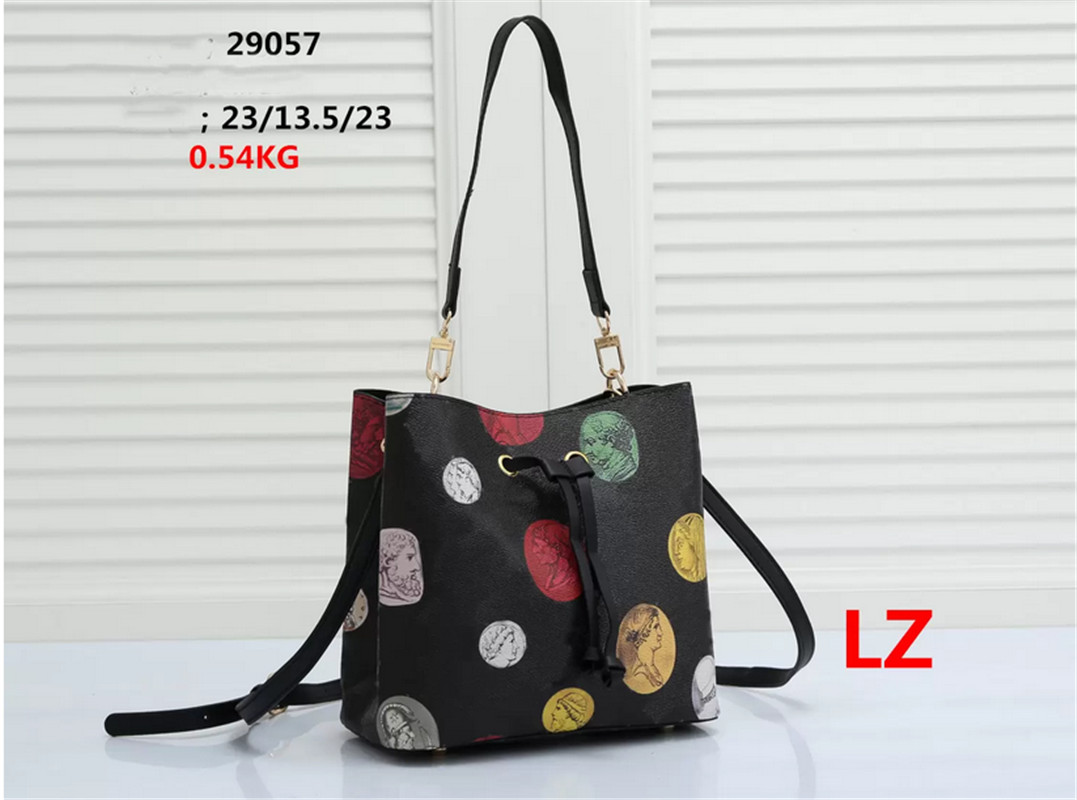 Top Quality Evening Bag Cross Body Wallets Leather Patchwork New Men Women handbag shoulder bags designer handbags fashion bag wallet phone baoH0576
Top Quality Evening Bag Cross Body Wallets Leather Patchwork New Men Women handbag shoulder bags designer handbags fashion bag wallet phone baoH0576