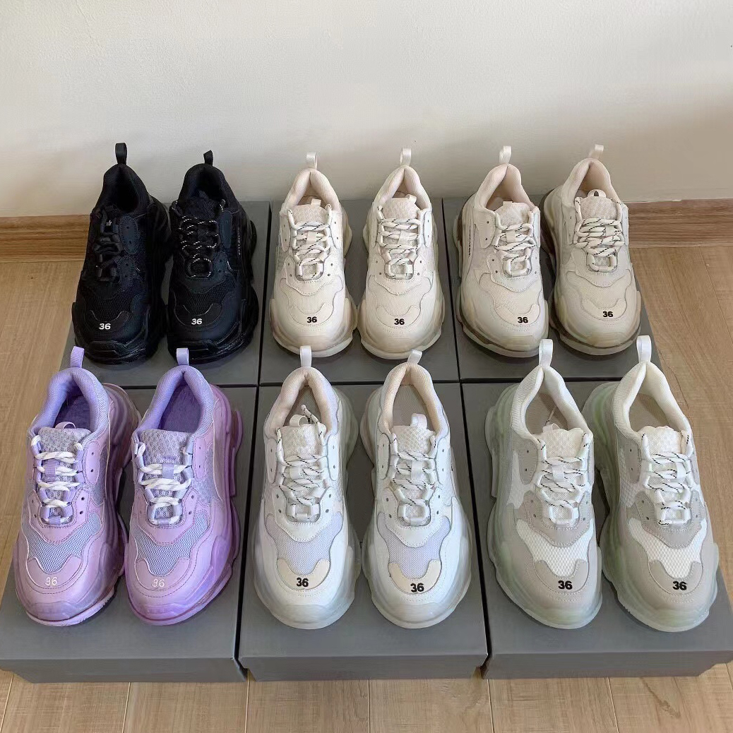 Triple S Designer Sneakers Men Women Clear Sole Shoes Vintage Paris Casual Shoes Cristal Bottom Dad Sneaker Platform Leisure Trainers
Triple S Designer Sneakers Men Women Clear Sole Shoes Vintage Paris Casual Shoes Cristal Bottom Dad Sneaker Platform Leisure Trainers