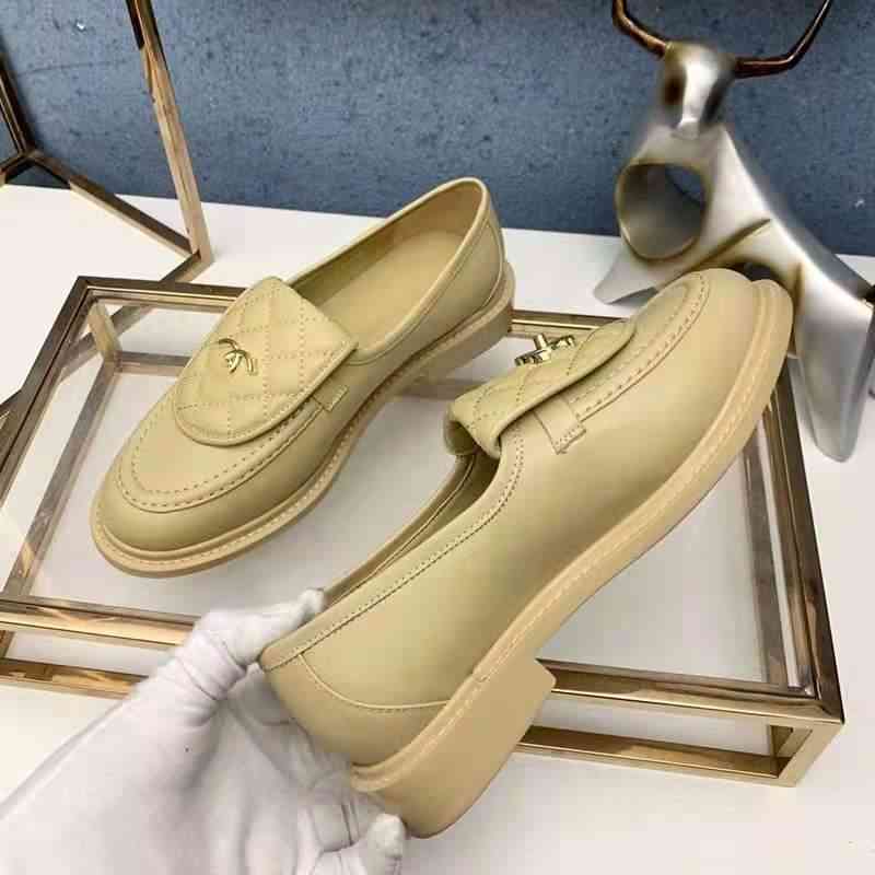 2022 brand C autumn new Lingge splicing one foot pedal shoes flat heel British single leather shoes, Black
2022 brand C autumn new Lingge splicing one foot pedal shoes flat heel British single leather shoes, Black