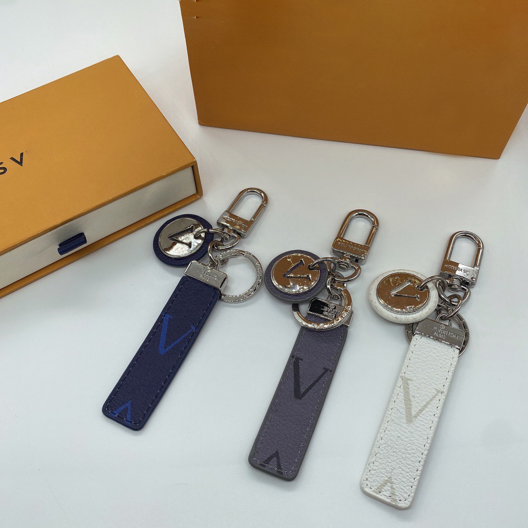 Designer keychains Classic Leather top Quality Alloy Luxury car Key Chain Fashion Designers keychain Exquisite Gift
Designer keychains Classic Leather top Quality Alloy Luxury car Key Chain Fashion Designers keychain Exquisite Gift