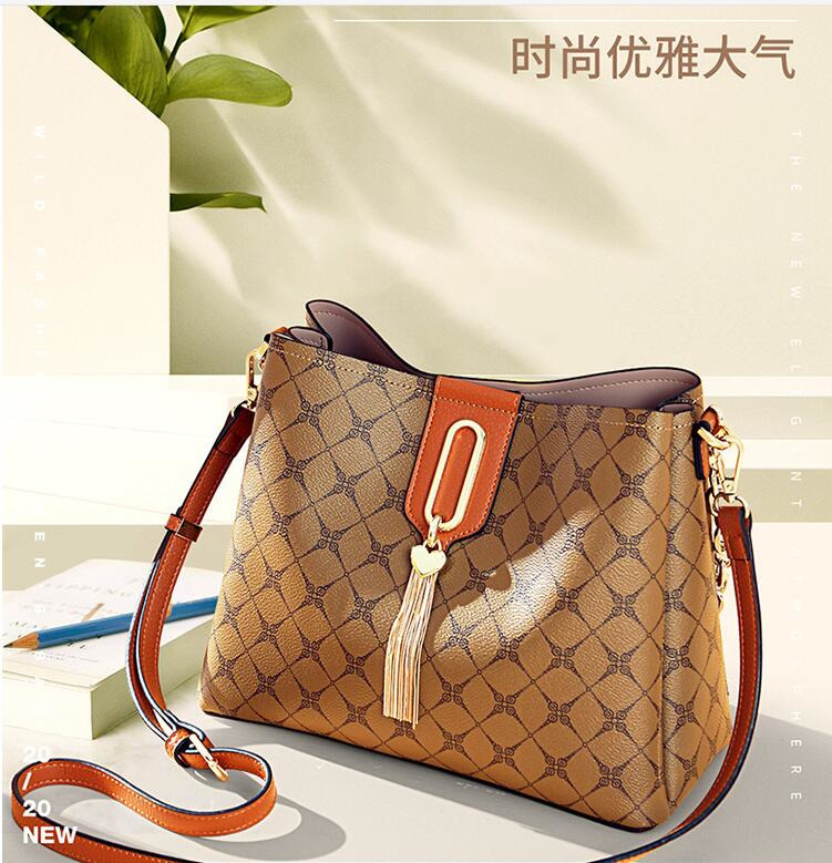 Drawstring Tote Female Bag Designers Luxury Handbags Printed Bucket simple women Famous Brand Shoulder Ladies for all occasions 2022 top quality
Drawstring Tote Female Bag Designers Luxury Handbags Printed Bucket simple women Famous Brand Shoulder Ladies for all occasions 2022 top quality