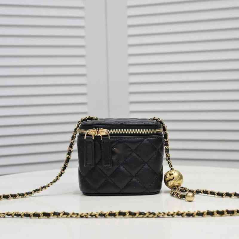 Brand design woman's Letter Quilted shoulder Chain CC bag lambskin handbag vintage messenger bags caviar Leather le boy 2.55 Flap Bag 206, Black
Brand design woman's Letter Quilted shoulder Chain CC bag lambskin handbag vintage messenger bags caviar Leather le boy 2.55 Flap Bag 206, Black