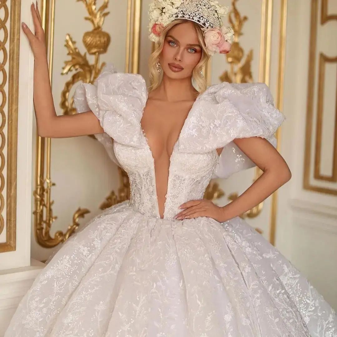 Luxury Princess Lace Wedding Dress Sexy Deep V Neck Backless Ball Gown Custom Made Floor Length Saudi Arabic Bridal Gowns