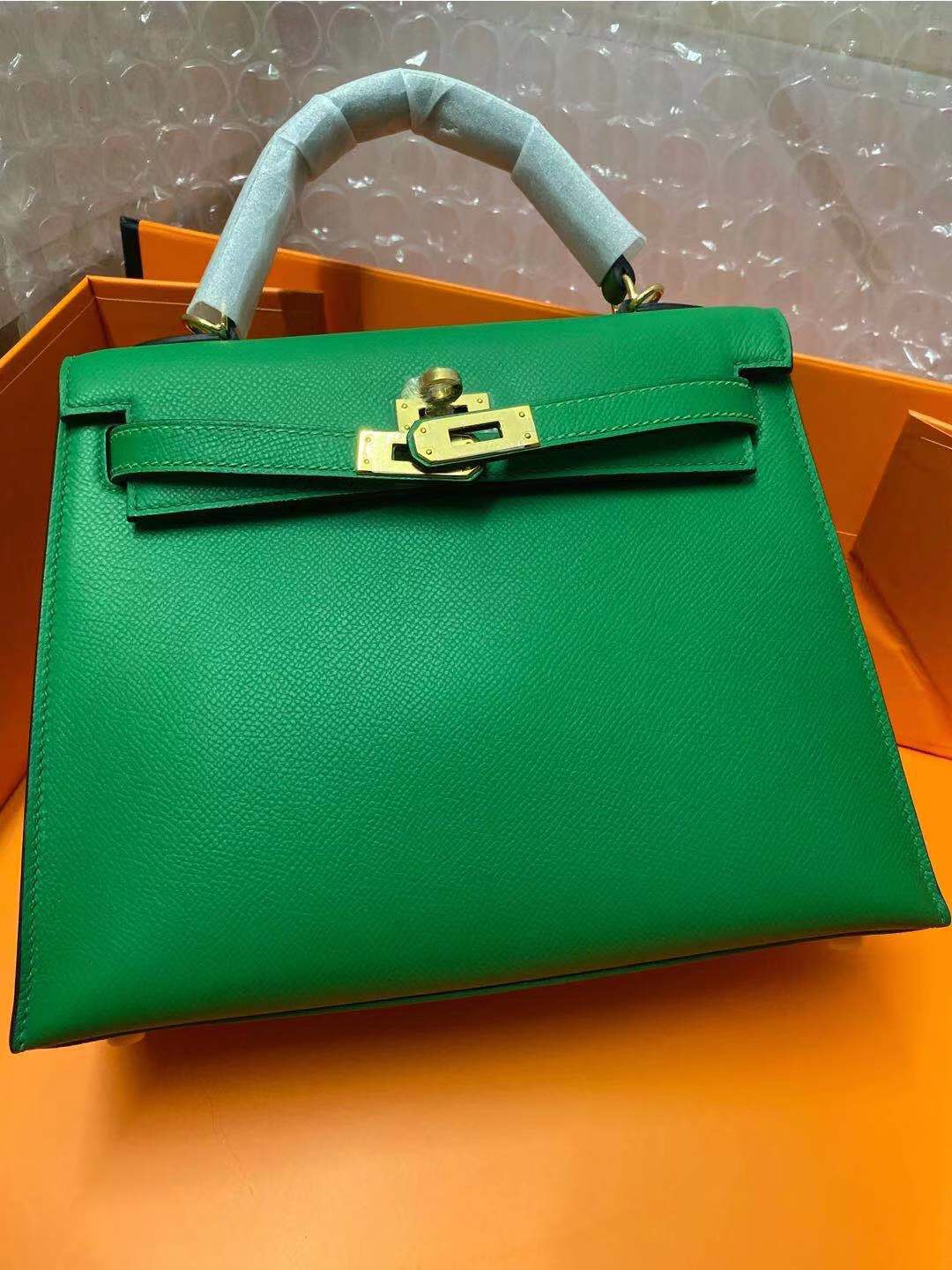 25cm totes handmade epsom lether Brand bag Bamboo green vert verone color wax line stitiching Luxury pruse very good quality whosale price
25cm totes handmade epsom lether Brand bag Bamboo green vert verone color wax line stitiching Luxury pruse very good quality whosale price