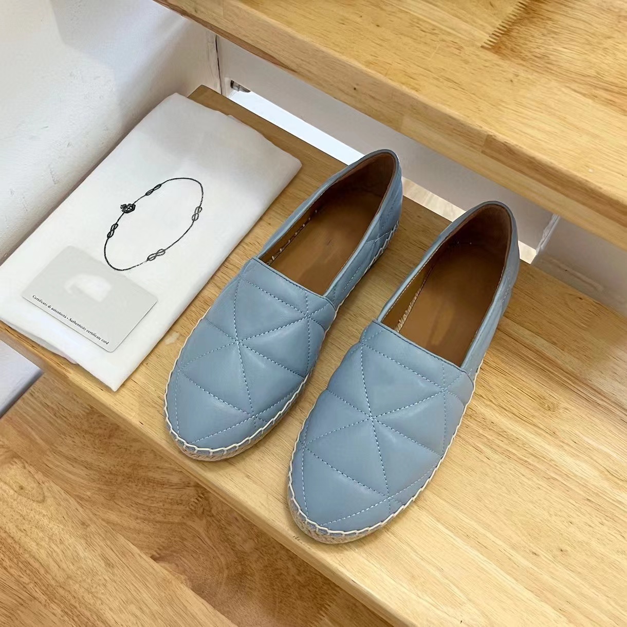 2022 Designer Luxury Horseshoe Flat Dress Shoes Ladies Soft Soles Women Four Seasons Women's Ankle Boot Dimensions the 35-42
2022 Designer Luxury Horseshoe Flat Dress Shoes Ladies Soft Soles Women Four Seasons Women's Ankle Boot Dimensions the 35-42