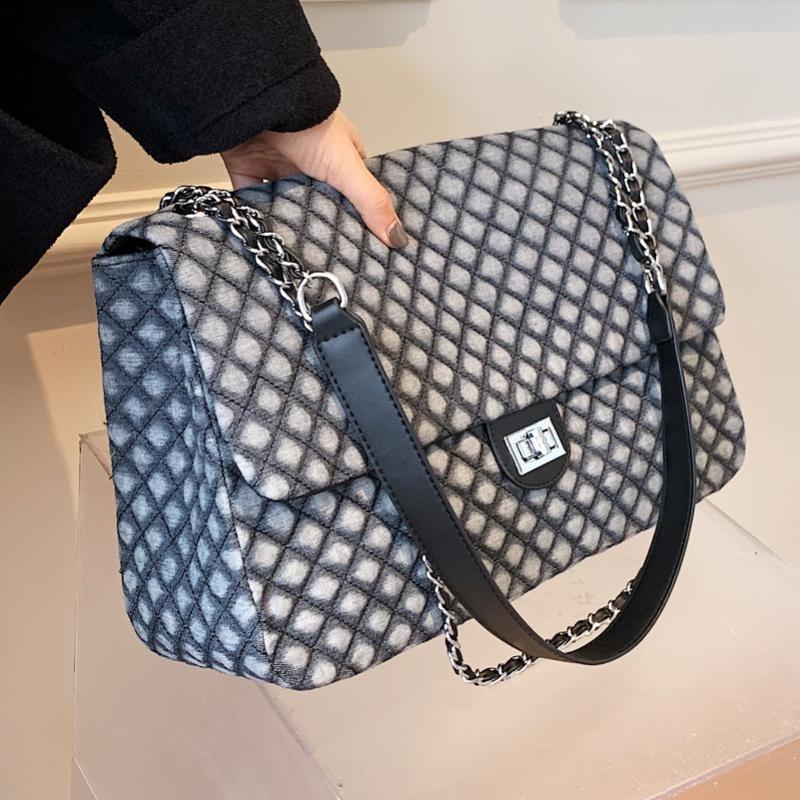 Evening Bags Lingge Embroidery Thread Bag Women Autumn 2022 Trendy Fashion Denim Large Capacity Shopping Shoulder Chain Diagonal
Evening Bags Lingge Embroidery Thread Bag Women Autumn 2022 Trendy Fashion Denim Large Capacity Shopping Shoulder Chain Diagonal