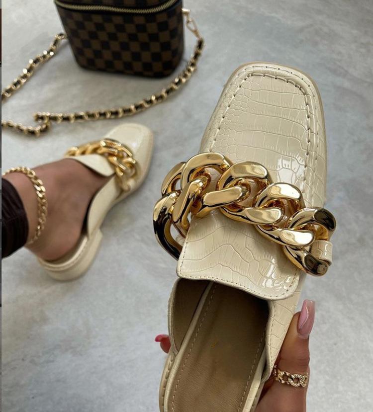 Slippers 2022 Fashion Square Heel Muller Shoes Metal Chain Baotou Ladies Summer European And American Women Flat Sandals, Black
Slippers 2022 Fashion Square Heel Muller Shoes Metal Chain Baotou Ladies Summer European And American Women Flat Sandals, Black