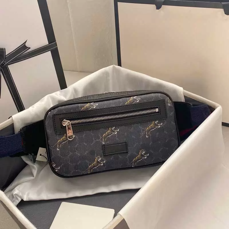 Fashionable Mens Waist Bag Leather Zipper Chest Bags Messenger Designer Classic Shoulder Top Quality Handbag Wallet 474293
Fashionable Mens Waist Bag Leather Zipper Chest Bags Messenger Designer Classic Shoulder Top Quality Handbag Wallet 474293