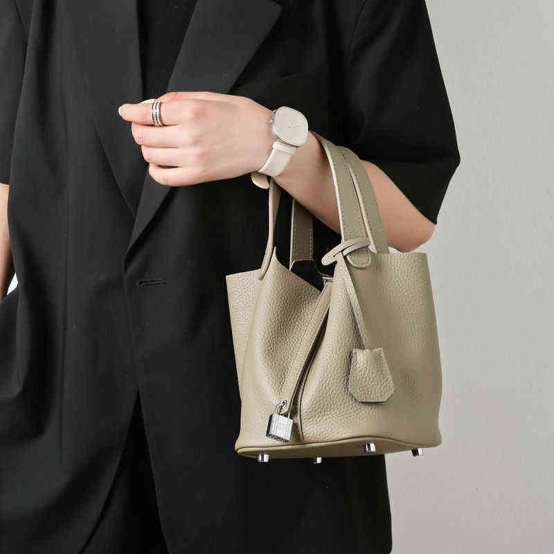 Handbag Herme Picotin 18 22 Brand Withdrawal Cabinet First Layer Kraft Vegetable Basket Bucket Bag Leather Lychee Pattern Handbag Mother Bag, Light gray
Handbag Herme Picotin 18 22 Brand Withdrawal Cabinet First Layer Kraft Vegetable Basket Bucket Bag Leather Lychee Pattern Handbag Mother Bag, Light gray