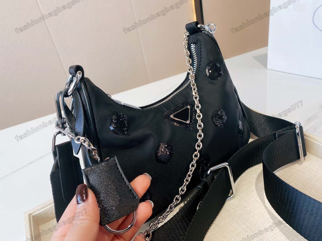 2022SS Re-Nylon Polka-dot Crossbody Re-Edition 2005 Shoulder Bag Designer 2pc Nylon Bags Womens Luxury Triangle Logo Handbag With Purse Wallet
2022SS Re-Nylon Polka-dot Crossbody Re-Edition 2005 Shoulder Bag Designer 2pc Nylon Bags Womens Luxury Triangle Logo Handbag With Purse Wallet