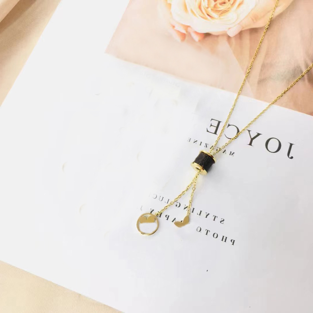 Europe America Fashion Style Womens Design Necklace Faux Leather 18K Gold Plated Stainless Steel Necklaces Choker Chain Letter Pendant Wedding Jewelry ZG1649
Europe America Fashion Style Womens Design Necklace Faux Leather 18K Gold Plated Stainless Steel Necklaces Choker Chain Letter Pendant Wedding Jewelry ZG1649