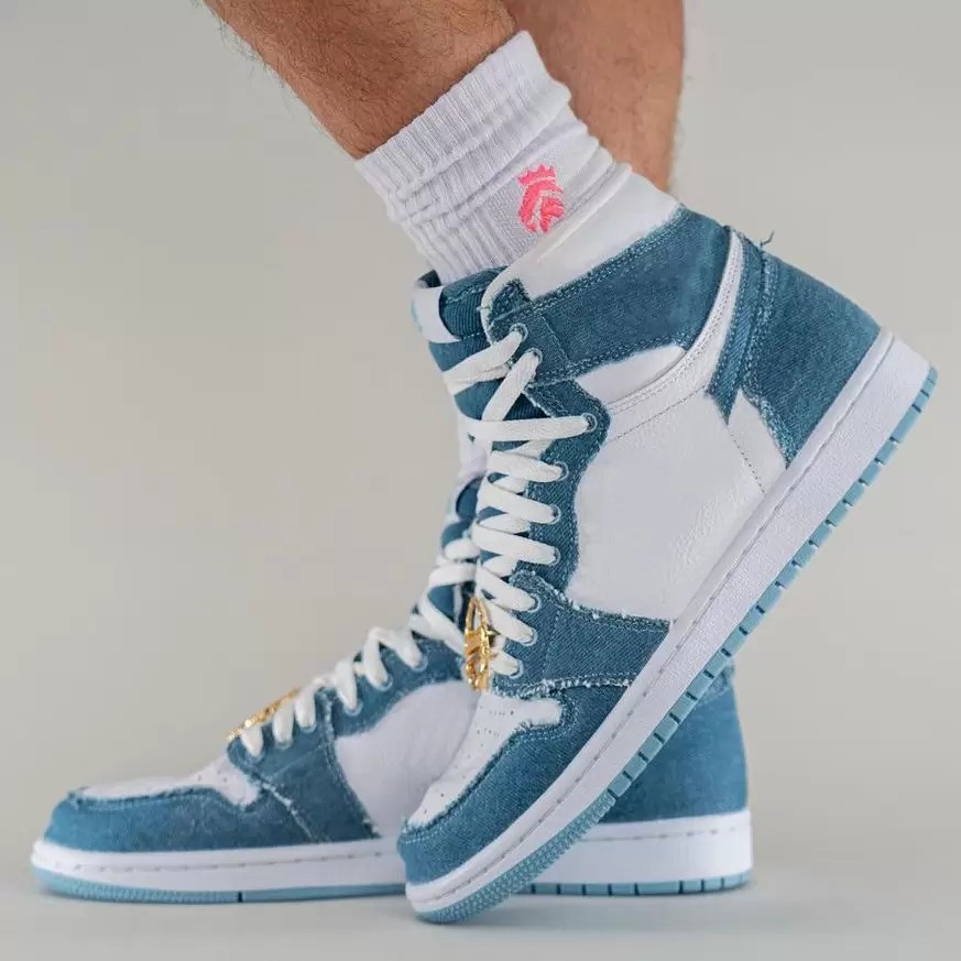 1s 1 High OG Denim Mens basketball shoes White Worn Blue Metallic Gold women Men trainers sports sneakers 36-47 DM9036-104
1s 1 High OG Denim Mens basketball shoes White Worn Blue Metallic Gold women Men trainers sports sneakers 36-47 DM9036-104