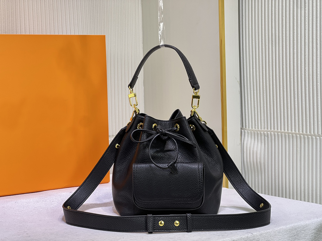 Luxury Designer 5A high quality barrel bag fashion leather simple and convenient Shoulder Bag Wallet horizontal body
Luxury Designer 5A high quality barrel bag fashion leather simple and convenient Shoulder Bag Wallet horizontal body