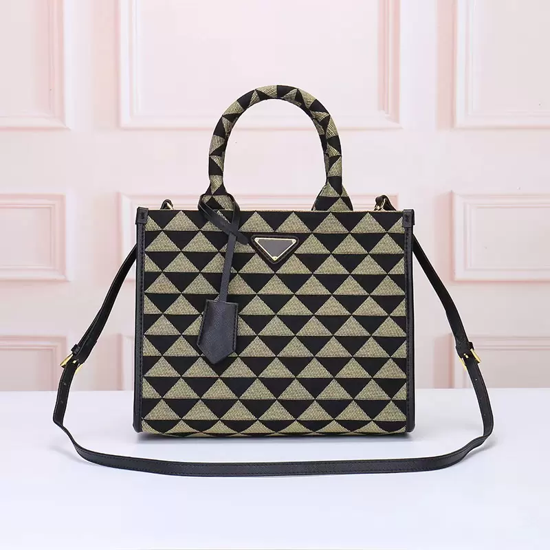Embroidered fabric bag BA356 BA354 BA355 handbag designer woman shoulder bags top quality shopping bag Classic Tote Backpack handbags, Size:16x19x6cm
Embroidered fabric bag BA356 BA354 BA355 handbag designer woman shoulder bags top quality shopping bag Classic Tote Backpack handbags, Size:16x19x6cm