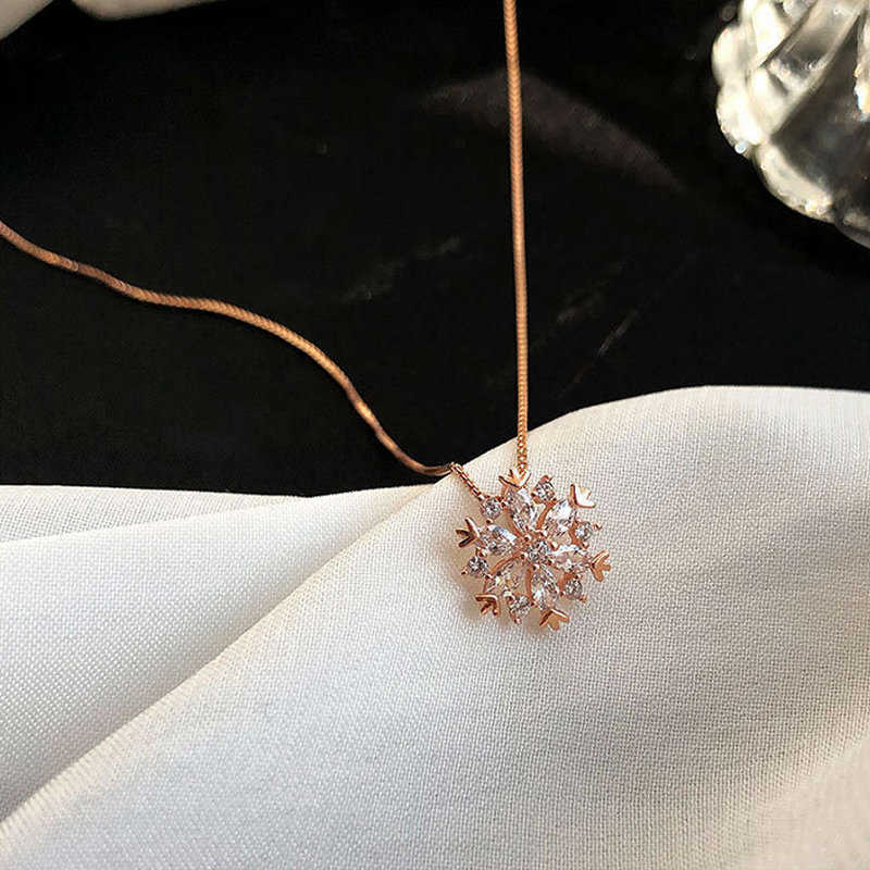 Necklace Exquisite Snowflake Women Pendant Fashion Beautiful Heart Clavicle Chain Wedding Girlfriend Choker Jewelry Gifts