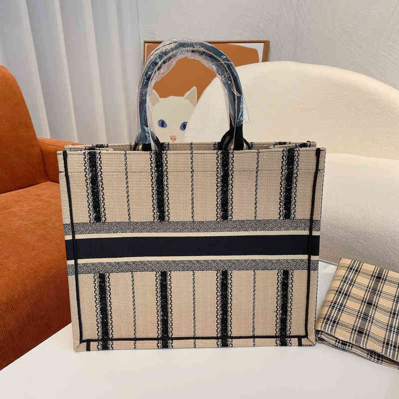 Striped Embroidery Bags Women Handbag Shoulder Designer Crossbody Lady Shopping Tote 220304, Dark khaki
Striped Embroidery Bags Women Handbag Shoulder Designer Crossbody Lady Shopping Tote 220304, Dark khaki