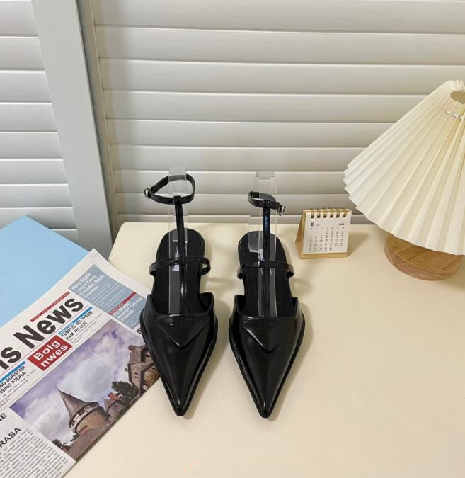 Women's Designer Sandals New Pointed Toe Flat Sandals Slippers, White
Women's Designer Sandals New Pointed Toe Flat Sandals Slippers, White