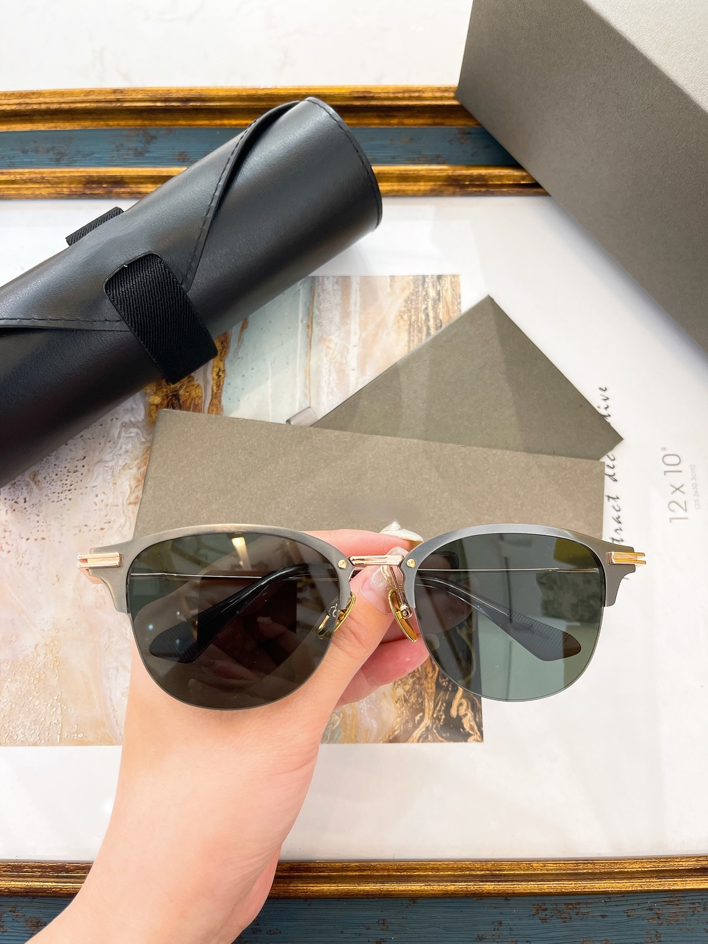 byFashion Heavy Industry DT Retro Square Art Metal Women's Sunglasses Personality Driving Men's Sunglasses DLX143
byFashion Heavy Industry DT Retro Square Art Metal Women's Sunglasses Personality Driving Men's Sunglasses DLX143